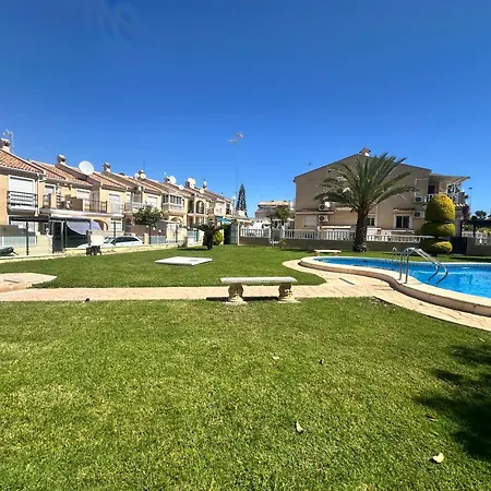 Homely Royal Apartment Torrevieja